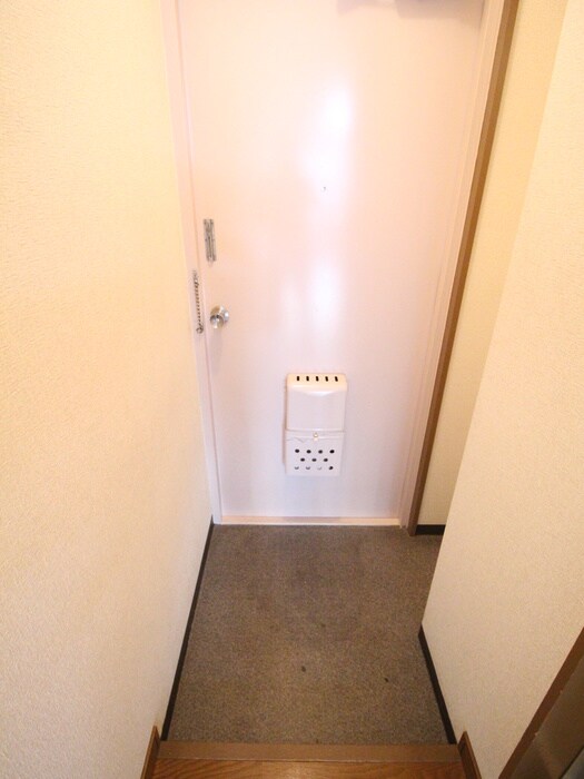 物件内観写真13　(玄関)
