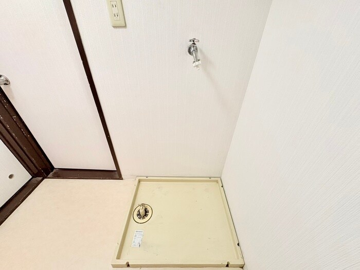 物件内観写真13　(洗濯機置場)