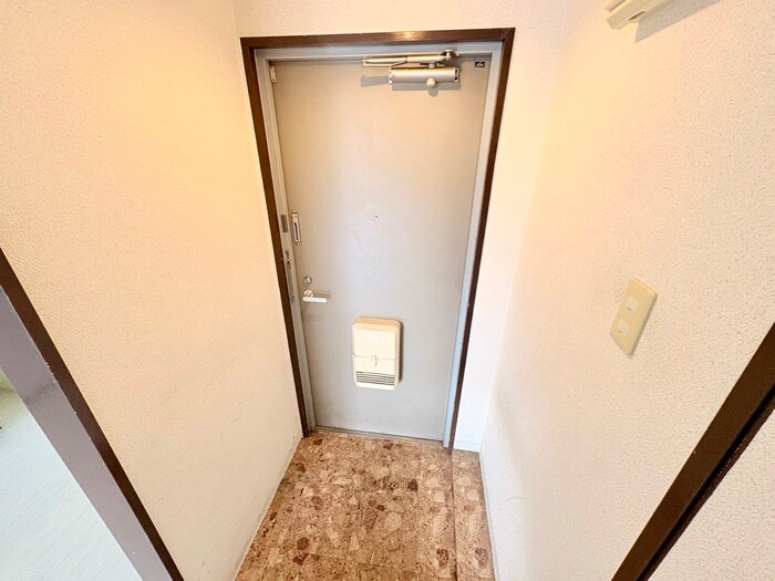物件内観写真14　(玄関)