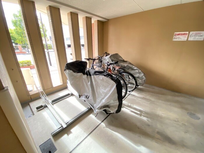 物件外観写真4　(駐輪場)