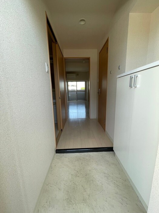 物件内観写真16　(玄関)