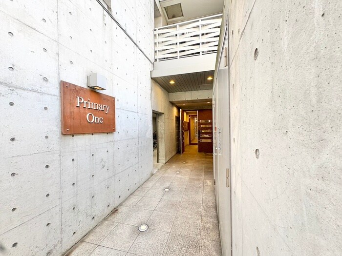 物件外観写真3　(エントランス部分)