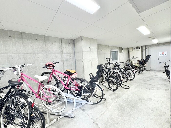 物件外観写真5　(駐輪場)