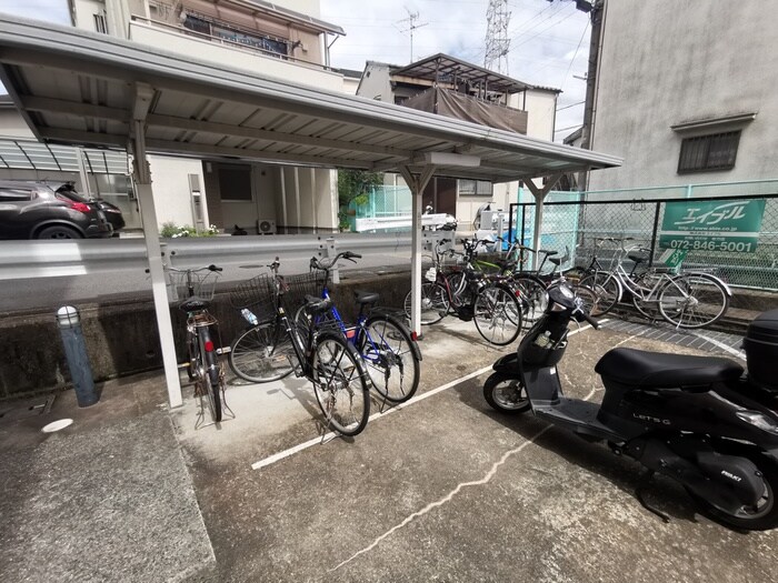 物件外観写真6　(駐輪場)