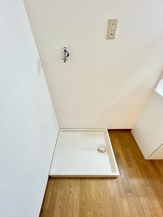 物件内観写真13　(洗濯機置場)