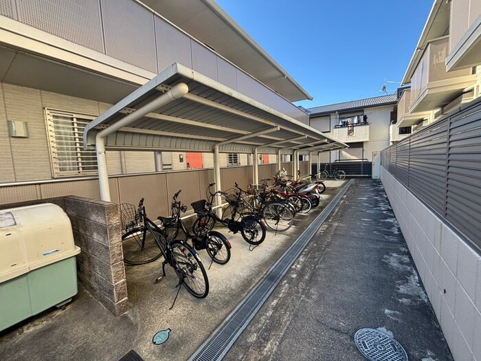 物件外観写真4　(駐輪場)