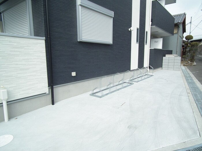 物件外観写真5　(駐輪場)