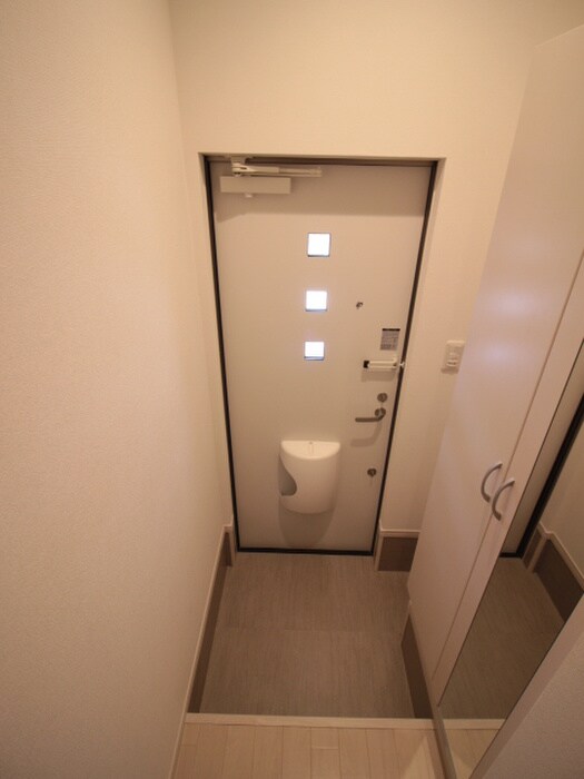物件内観写真8　(玄関)