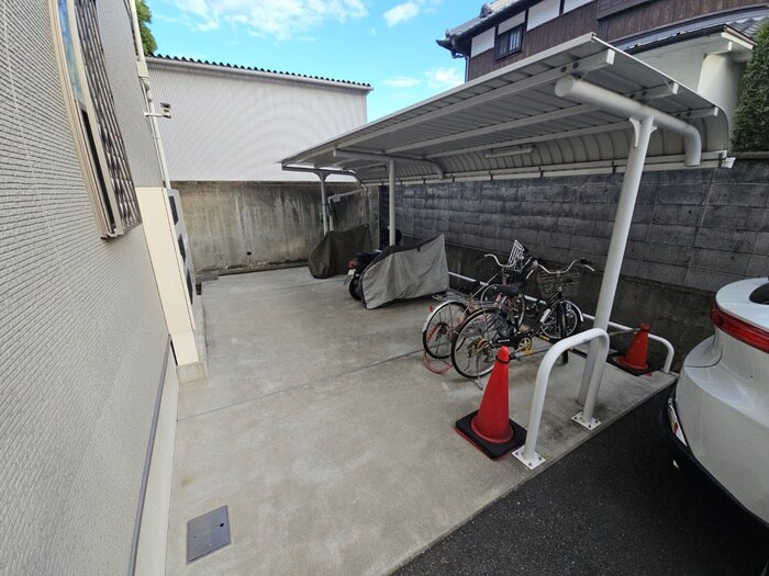 物件外観写真3　(駐輪場)