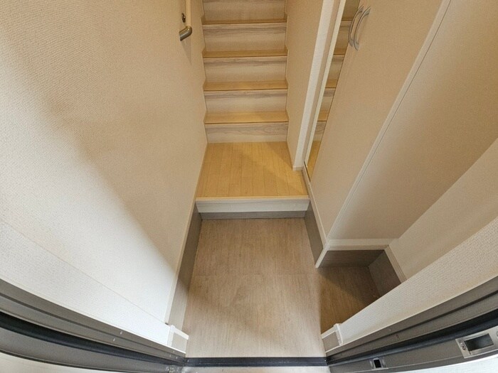 物件内観写真14　(玄関)