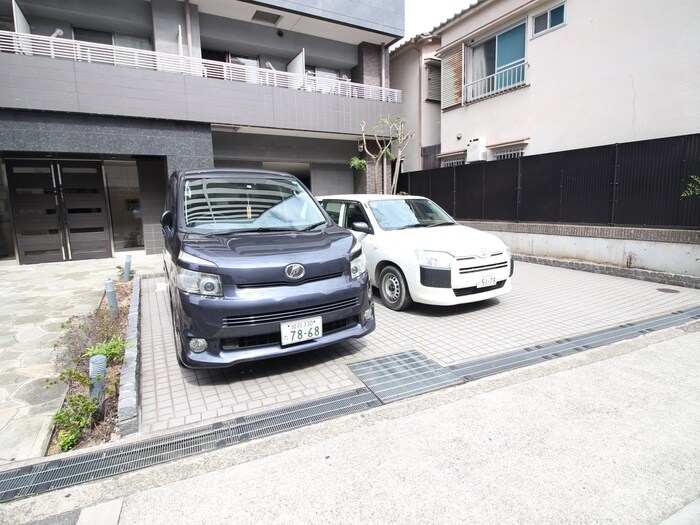 物件外観写真3　(駐車場)