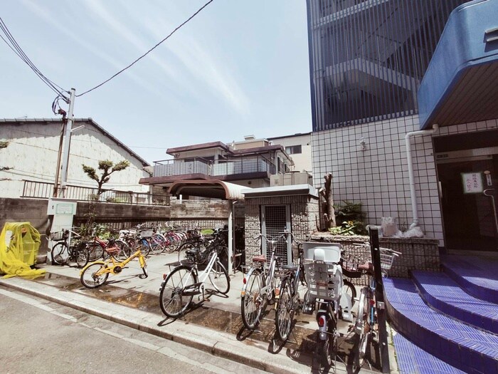 物件外観写真4　(駐輪場)