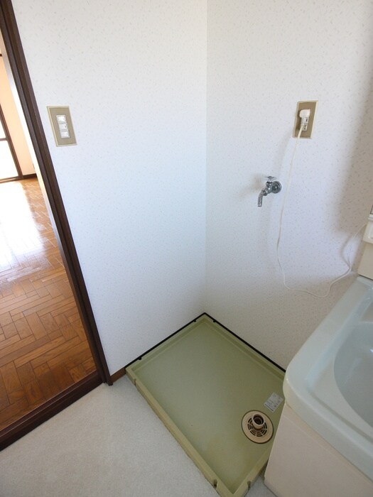 物件内観写真18　(洗濯機置場)