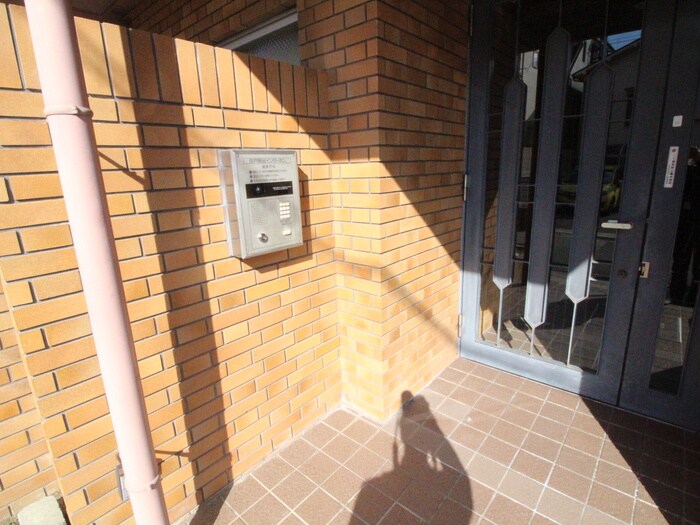 物件外観写真5　(エントランス部分)