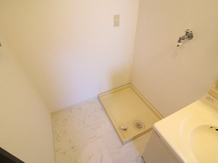 物件内観写真18　(洗濯機置場)