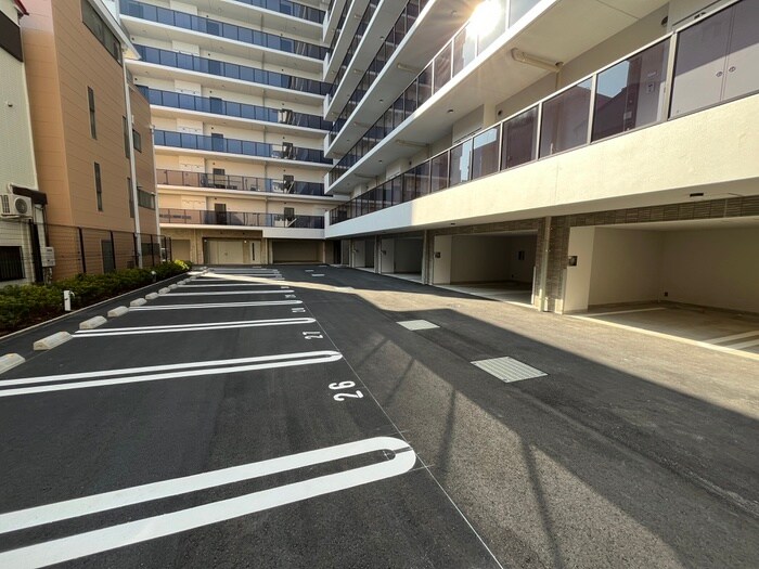 物件外観写真6　(駐車場)