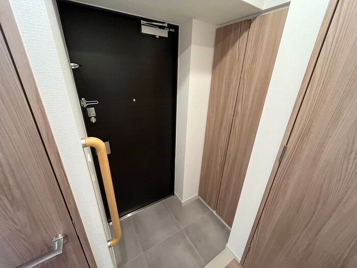 物件内観写真16　(玄関)