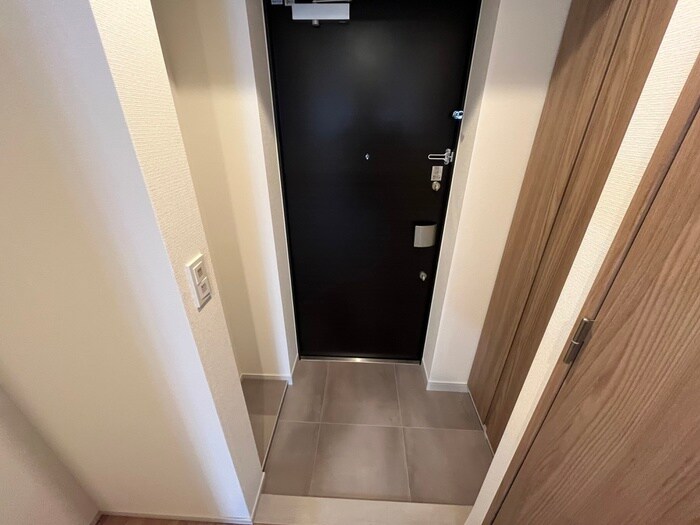 物件内観写真16　(玄関)