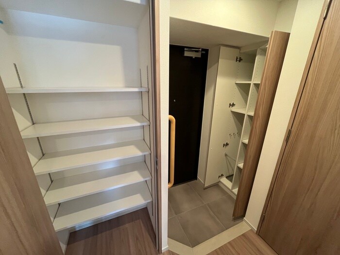 物件内観写真17　(玄関)