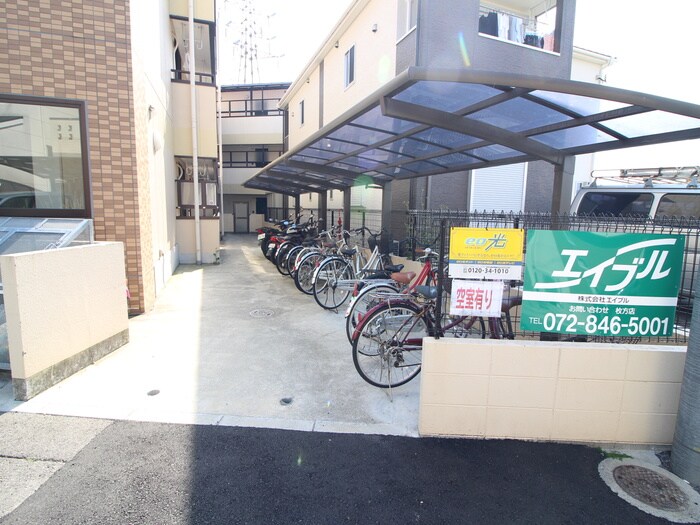 物件外観写真4　(駐輪場)