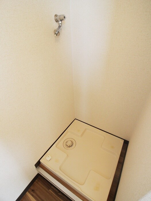 物件内観写真11　(洗濯機置場)