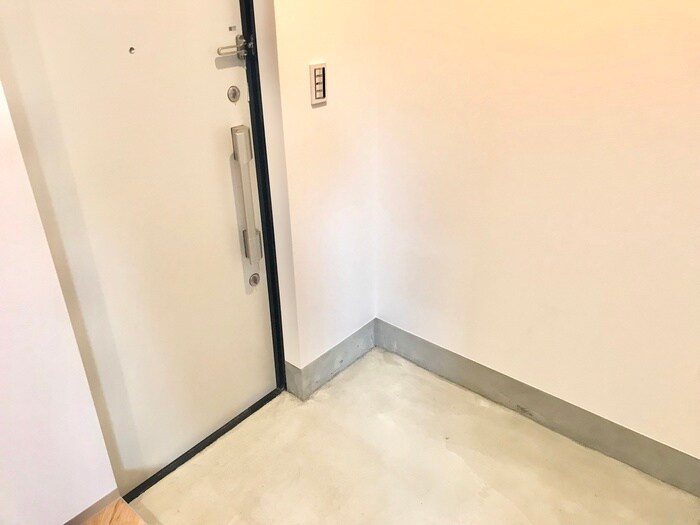 物件内観写真8　(玄関)
