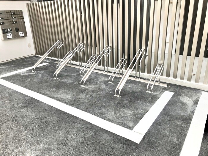 物件外観写真4　(駐輪場)