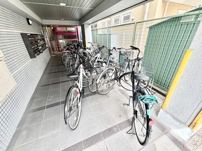 物件外観写真3　(駐輪場)