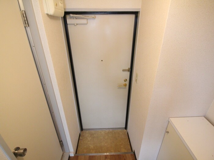 物件内観写真16　(玄関)