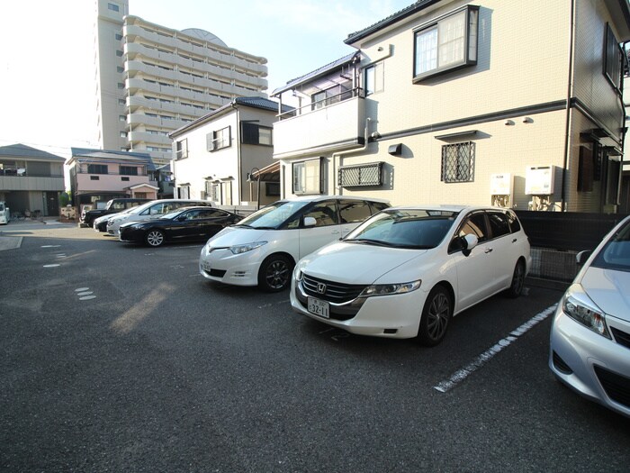 物件外観写真4　(駐車場)