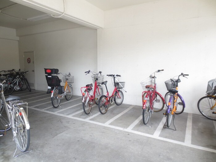 物件外観写真4　(駐輪場)