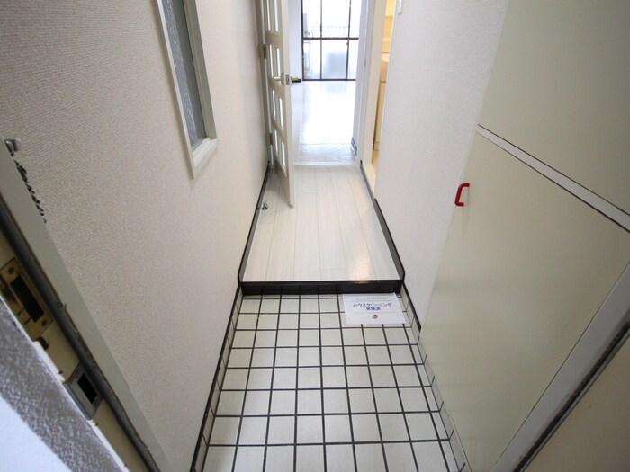 物件内観写真17　(玄関)