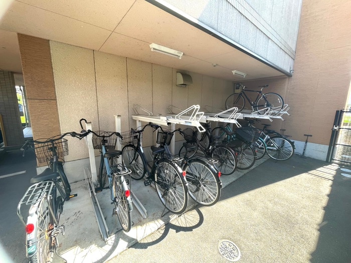 物件外観写真4　(駐輪場)
