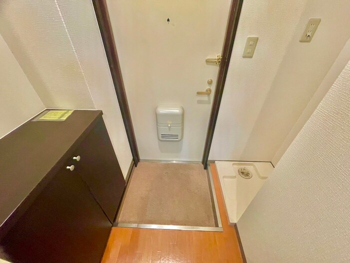 物件内観写真16　(玄関)