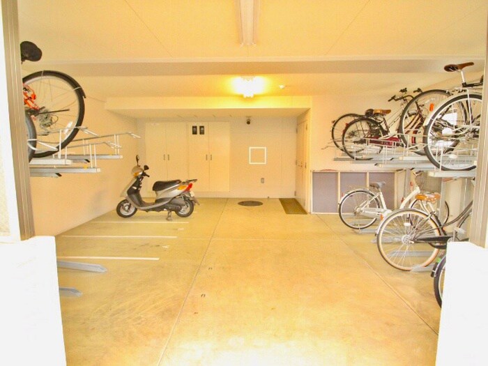 物件外観写真4　(駐輪場)