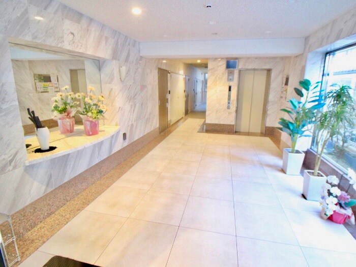 物件外観写真6　(エントランス部分)