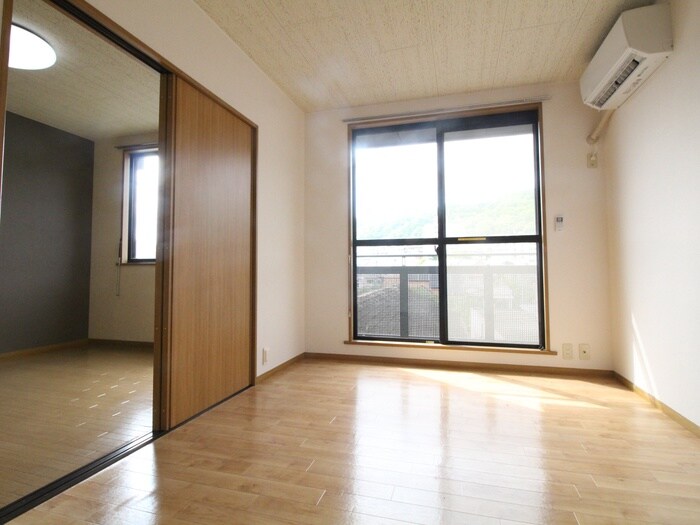 物件内観写真4　(居室)