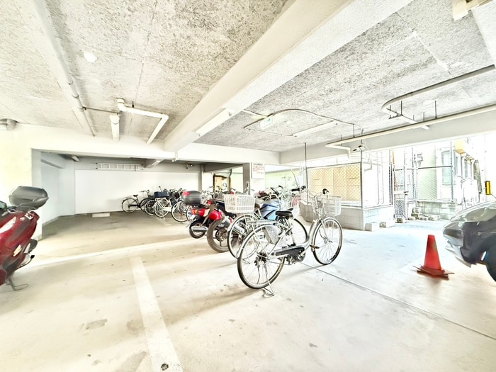 物件外観写真4　(駐輪場)
