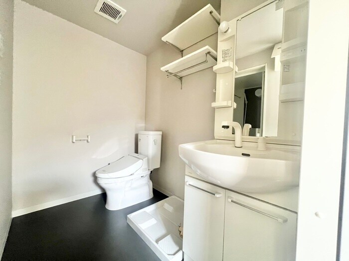 物件内観写真11　(洗濯機置場)