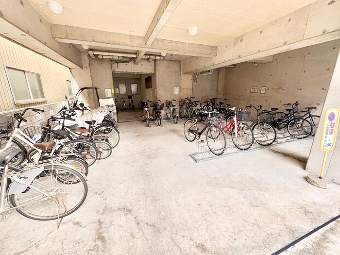 物件外観写真6　(駐輪場)
