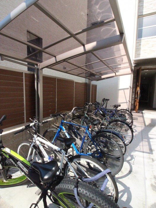 物件外観写真4　(駐輪場)