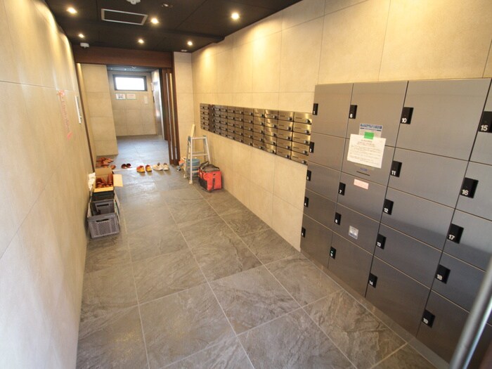 物件外観写真4　(エントランス部分)