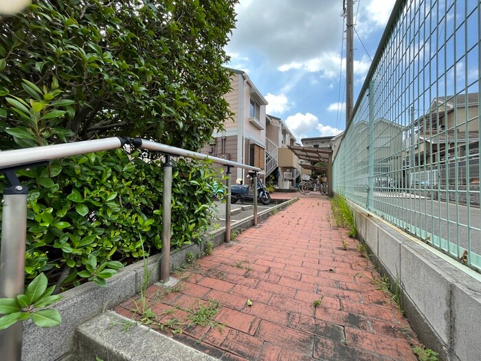 物件外観写真3　(エントランス部分)