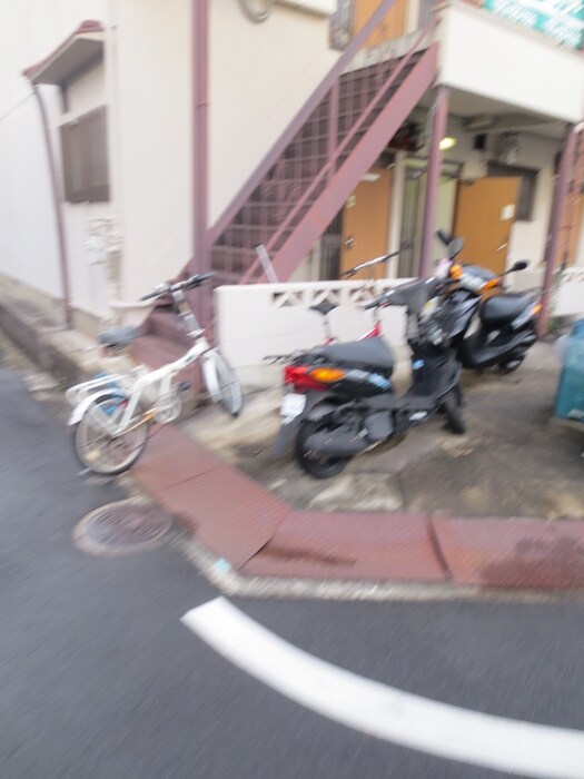 物件外観写真4　(駐輪場)