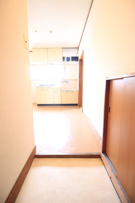 物件内観写真18　(玄関)