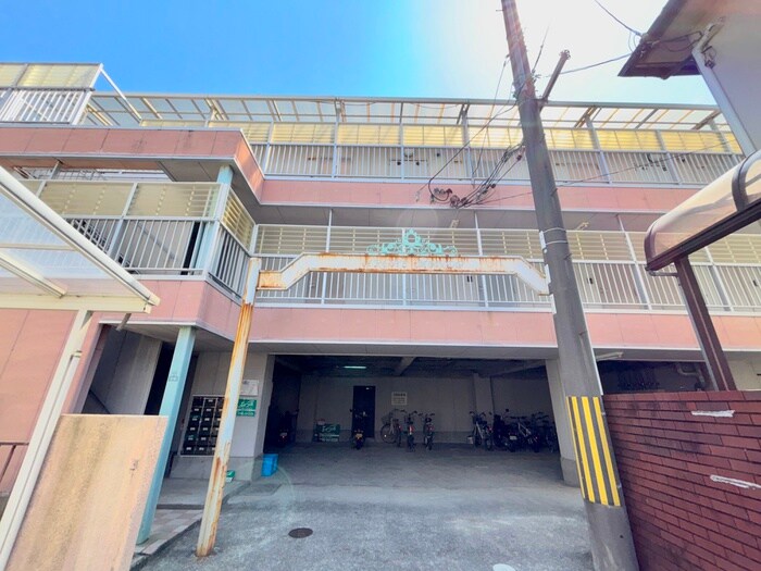 物件外観写真3　(エントランス部分)