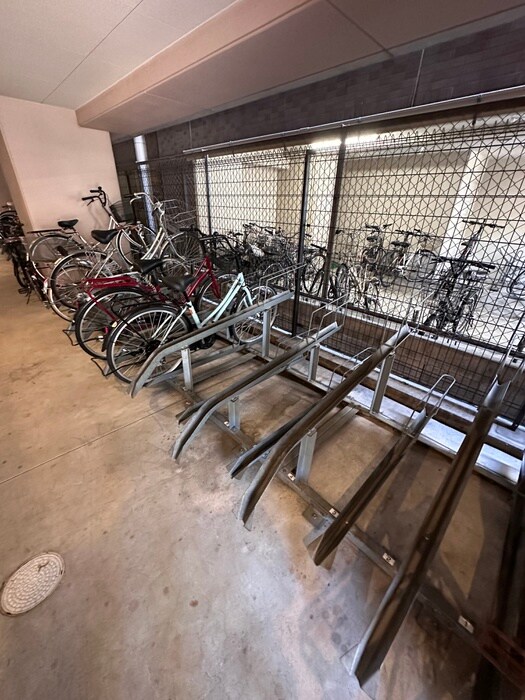 物件外観写真4　(駐輪場)