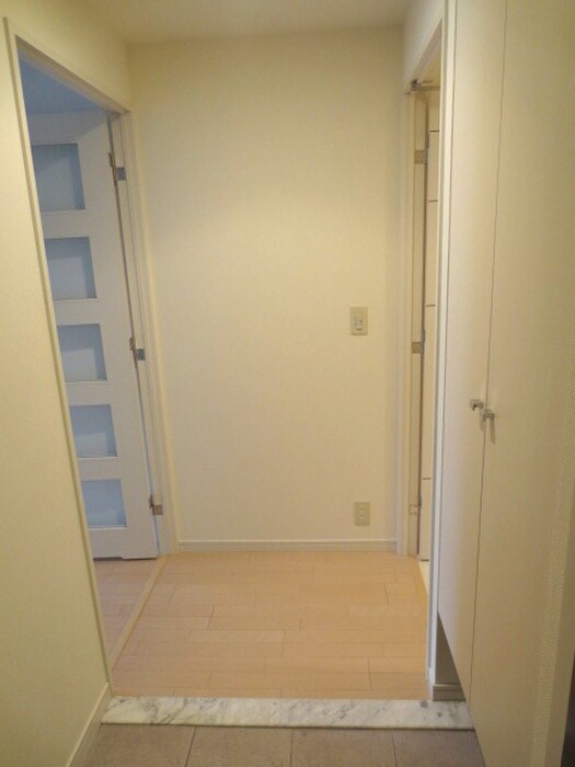 物件内観写真11　(玄関)