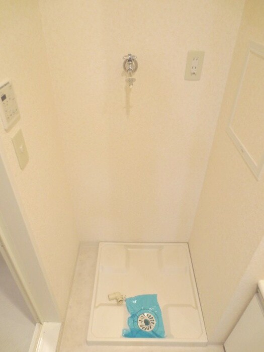 物件内観写真13　(洗濯機置場)