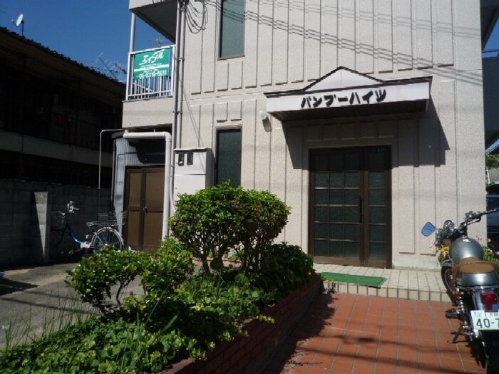 物件外観写真2　(エントランス部分)